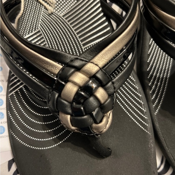 Clark’s flip flops - Picture 4 of 6